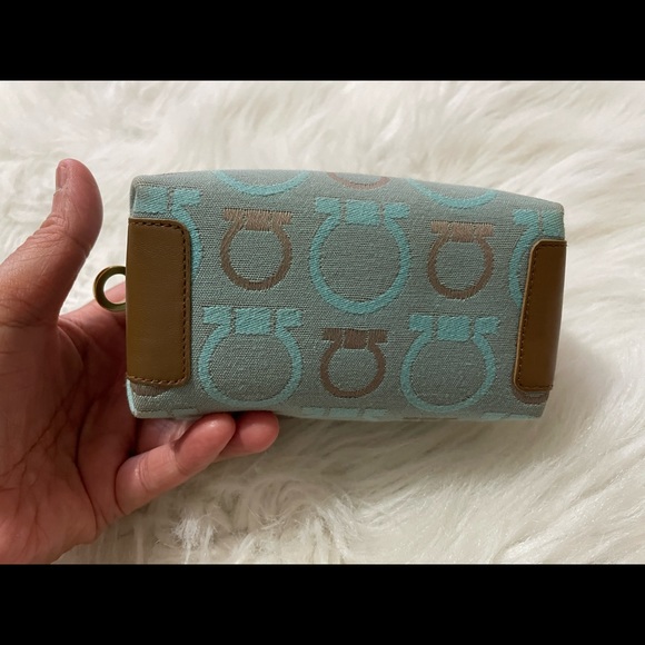 Authentic SALVATORE FERRAGAMO pouch🌸🦋 - Picture 4 of 11